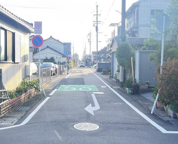 市街地におけるゾーン30の入り口（那加門前町）